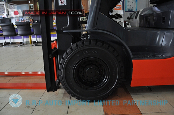 ขายรถโฟล์คลิฟท์มือสอง TOYOTA รุ่น 8FD15-33144 นำเข้าจากประเทศญี่ปุ่น 100\% ไม่เคยใช้งานในไทย