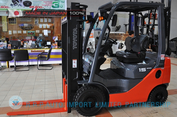 ขายรถโฟล์คลิฟท์มือสอง TOYOTA รุ่น 8FD15-33144 นำเข้าจากประเทศญี่ปุ่น 100\% ไม่เคยใช้งานในไทย