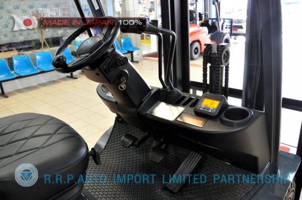 ขายรถโฟล์คลิฟท์มือสอง TOYOTA รุ่น 8FD20-12641 นำเข้าจากประเทศญี่ปุ่น 100\% ไม่เคยใช้งานในไทย