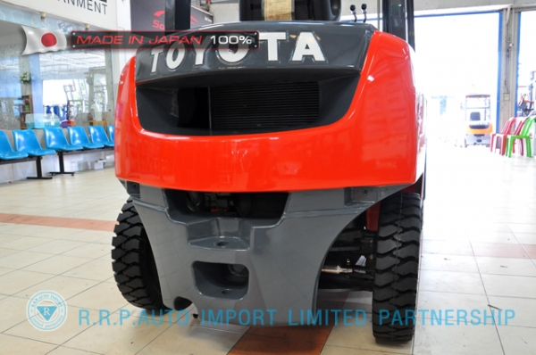 ขายรถโฟล์คลิฟท์มือสอง TOYOTA รุ่น 8FD20-12641 นำเข้าจากประเทศญี่ปุ่น 100\% ไม่เคยใช้งานในไทย