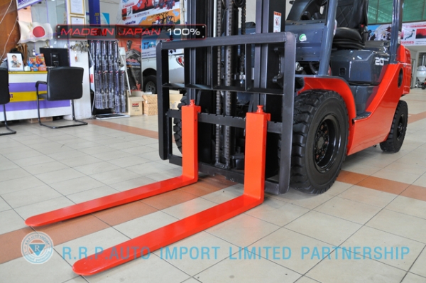 ขายรถโฟล์คลิฟท์มือสอง TOYOTA รุ่น 8FD20-12641 นำเข้าจากประเทศญี่ปุ่น 100\% ไม่เคยใช้งานในไทย