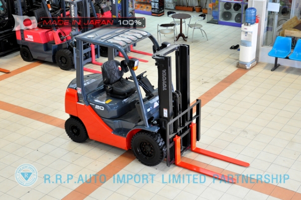 ขายรถโฟล์คลิฟท์มือสอง TOYOTA รุ่น 8FD20-12641 นำเข้าจากประเทศญี่ปุ่น 100\% ไม่เคยใช้งานในไทย