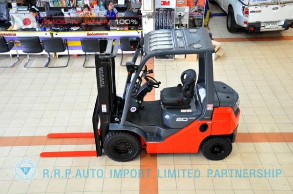 ขายรถโฟล์คลิฟท์มือสอง TOYOTA รุ่น 8FD20-12641 นำเข้าจากประเทศญี่ปุ่น 100\% ไม่เคยใช้งานในไทย