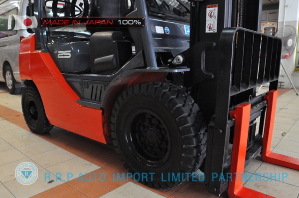 ขายรถโฟล์คลิฟท์มือสอง TOYOTA รุ่น 8FG25-11353 นำเข้าจากประเทศญี่ปุ่น 100\% ไม่เคยใช้งานในไทย