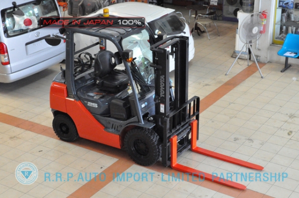 ขายรถโฟล์คลิฟท์มือสอง TOYOTA รุ่น 8FG25-11353 นำเข้าจากประเทศญี่ปุ่น 100\% ไม่เคยใช้งานในไทย