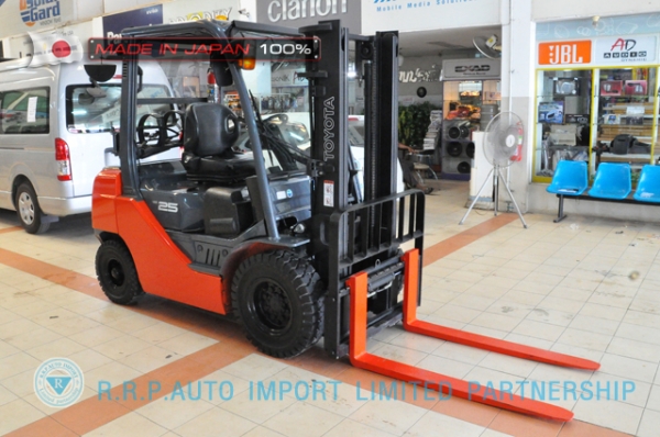 ขายรถโฟล์คลิฟท์มือสอง TOYOTA รุ่น 8FG25-11353 นำเข้าจากประเทศญี่ปุ่น 100\% ไม่เคยใช้งานในไทย