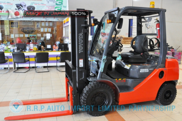ขายรถโฟล์คลิฟท์มือสอง TOYOTA รุ่น 8FG25-11353 นำเข้าจากประเทศญี่ปุ่น 100\% ไม่เคยใช้งานในไทย