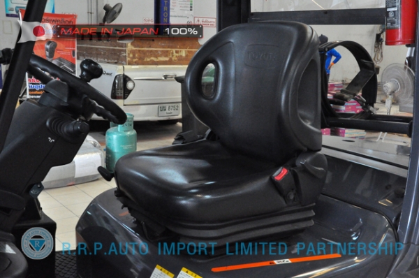 ขายรถโฟล์คลิฟท์มือสอง TOYOTA รุ่น 8FG25-11353 นำเข้าจากประเทศญี่ปุ่น 100\% ไม่เคยใช้งานในไทย