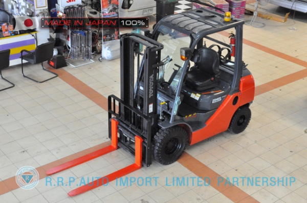 ขายรถโฟล์คลิฟท์มือสอง TOYOTA รุ่น 8FG25-11353 นำเข้าจากประเทศญี่ปุ่น 100\% ไม่เคยใช้งานในไทย