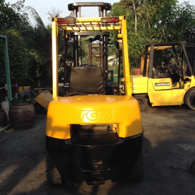 +++ ขายโฟล์คลิฟท์  T.C.M. FD30  ขนาด  3  ตัน  เครื่องยนต์ดีเซล  เสา  4  เมตร   งา 1,070  มม.  เกียร์ออโตเมติค    ยางตันครับ