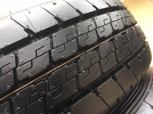 ขายยางป้ายแดง DUNLOP LT36 215-70-15 ปี17 ตุ่มอยู่ทุกเส้น ชุดละ 7,000 บาท ขายยางป้ายแดง DUNLOP LT36 215-70-15 ปี17 ตุ่มอยู่ทุกเส้น ชุดละ 7,000 บาท