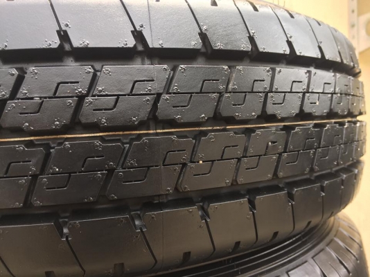 ขายยางป้ายแดง DUNLOP LT36 215-70-15 ปี17 ตุ่มอยู่ทุกเส้น ชุดละ 7,000 บาท ขายยางป้ายแดง DUNLOP LT36 215-70-15 ปี17 ตุ่มอยู่ทุกเส้น ชุดละ 7,000 บาท