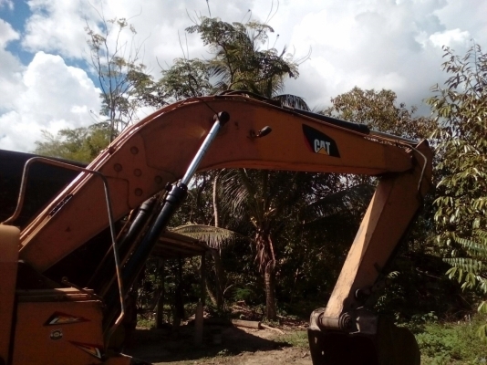 แมคโค CAT 320B มีเล่มทะเบียน