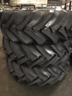 18.4-34 ยางรถไถ ยางหล่อ สวยๆเลยครับ