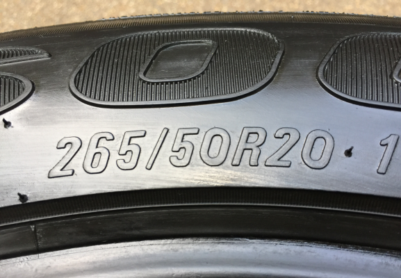 ยาง Maxxis 265 50 20 ปี14 ดอกเยอะ พร้อมใช้งาน ราคาไม่แพง