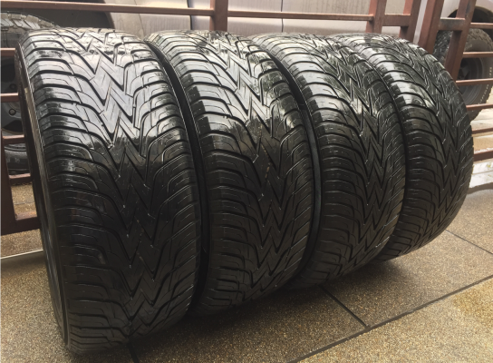 ยาง Aurora 265 50 20 กลางปี12 ดอกเต็ม ไม่มีปะ ราคาไม่แพง ยาง Aurora 265 50 20 กลางปี12 ดอกเต็ม ไม่มีปะ ราคาไม่แพง