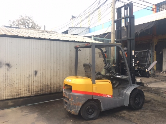 ขายรถโฟลคลิฟท์ TCM FD25T3 ,เสายกสูง 5 เมตร , เครื่องยนต์ดีเซล NISSAN TD27  ,งาปรับคว่ำหงาย , แถมฟรี ปุ้งกี๋ปากกว้าง 1.7 เมตร ลึก 1.5 เมตร , รถนำเข้าแท้จากญี่ปุ่น 100\%  ( รถไม่เคยใช้งานในเมืองไทย นำเข้าจากญี่ปุ่น )