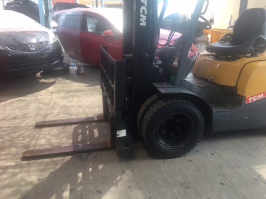ขายรถโฟลคลิฟท์ TCM FD25T3 ,เสายกสูง 5 เมตร , เครื่องยนต์ดีเซล NISSAN TD27  ,งาปรับคว่ำหงาย , แถมฟรี ปุ้งกี๋ปากกว้าง 1.7 เมตร ลึก 1.5 เมตร , รถนำเข้าแท้จากญี่ปุ่น 100\%  ( รถไม่เคยใช้งานในเมืองไทย นำเข้าจากญี่ปุ่น )