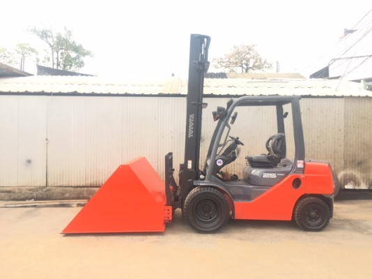 ขายรถโฟลคลิฟท์ TOYOTA  8FD25 ,เสายกสูง 5 เมตร , เครื่องยนต์ดีเซล 3Z  ,งาปรับคว่ำหงาย , ปุ้งกี๋ปากกว้าง 1.7 เมตร , รถนำเข้าแท้จากญี่ปุ่น 100\%  ( รถไม่เคยใช้งานในเมืองไทย นำเข้าจากญี่ปุ่น )