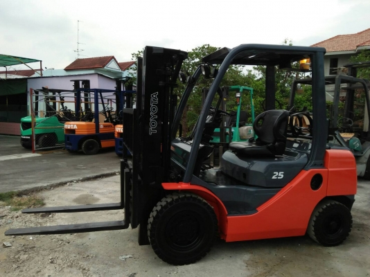 รถโฟรคลิฟท์ โตโยต้า รุ่น 8 ดีเซล