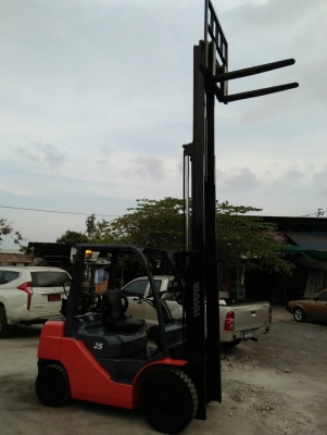 รถโฟรคลิฟท์ โตโยต้า รุ่น 8 ดีเซล