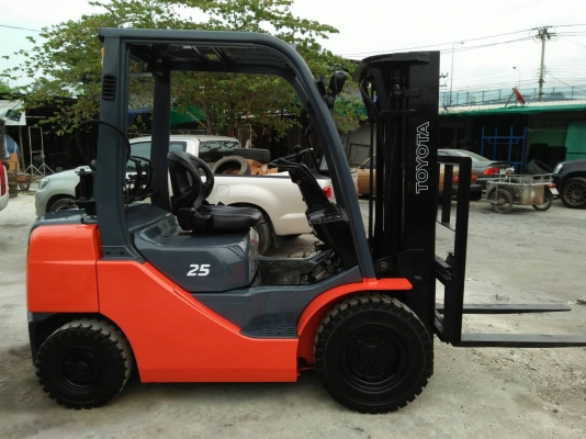รถโฟรคลิฟท์ โตโยต้า รุ่น 8 ดีเซล
