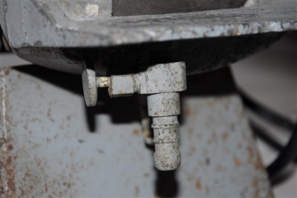 แท่นหินเจียร รุ่นเก่า หน้าหินขนาด 5นิ้ว สภาพดี ใช้ไฟ 220V แท่นหินเจียร รุ่นเก่า หน้าหินขนาด 5นิ้ว สภาพดี ใช้ไฟ 220V