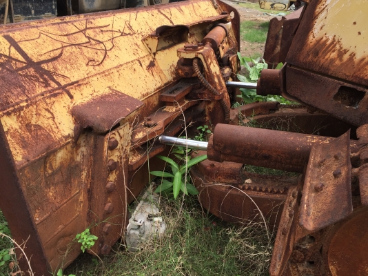 ขายรถแทรกเตอร์ CAT D4H SERIES 2 รถสวย สะภาพดี ช่วงล้างเต็ม ผานดันปรับ 4 ทิศทาง เกียร์ท๊อค ราคา.450,000 ดูรถได้ที 081-3531946 (ID ลาย) 081-3531946 ต่อ.บางนา