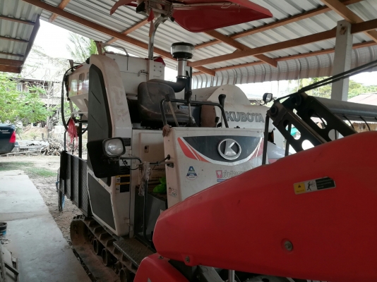 รถเกี่ยวข้าว KUBOTA DG70