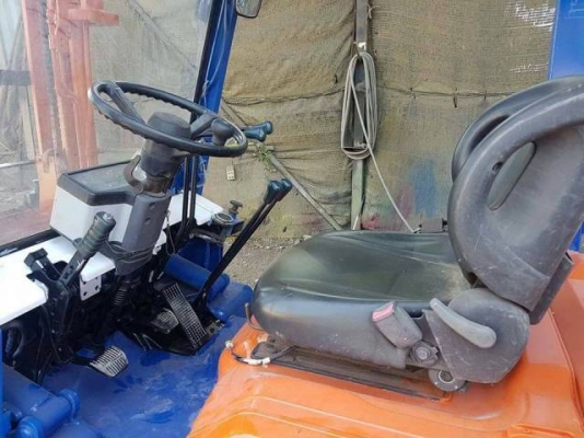 ขายโฟล์คลิฟท์ Toyota ขนาด 2 ตัน ยางตันใหม่ ทำสีใหม่ พร้อมใช้งาน