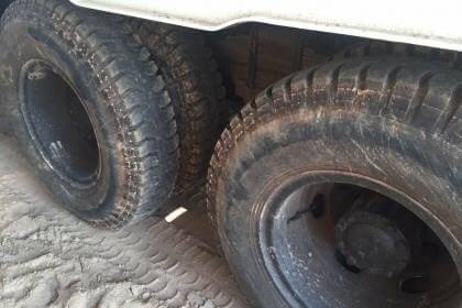 HINO MEGA 320 ปี 48 ราคา 1,285,000 บาท เครื่อง 320 แรง 2 เพลา หัวยาง ยางดี คัสชีสวย หางเหล็กไอบีม (ต่อใหม่) เอกสารเล่มทะเบียน  รถอยู่ จ.สกลนคร โทร&amp;ไอดีไลน์ 0610710295