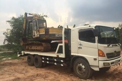 HINO MEGA 320 ปี 48 ราคา 1,285,000 บาท เครื่อง 320 แรง 2 เพลา หัวยาง ยางดี คัสชีสวย หางเหล็กไอบีม (ต่อใหม่) เอกสารเล่มทะเบียน  รถอยู่ จ.สกลนคร โทร&amp;ไอดีไลน์ 0610710295