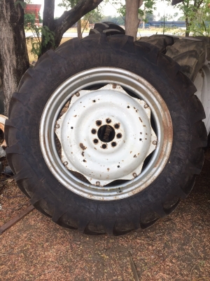 ขายยาง ขอบ 14.9-38 สนใจโทร 084-8194133