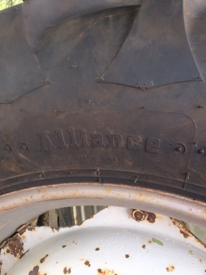 ขายยาง ขอบ 14.9-38 สนใจโทร 084-8194133