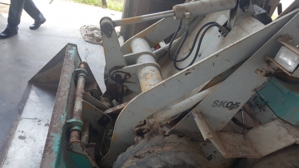 ขาย รถตัก KOMATSU SK05 รถใช้งานได้ดี เครื่องดี ปั้มดี ยางไม่สวยต้องเปลี่ยน 2 เส้นครับ
