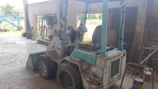 ขาย รถตัก KOMATSU SK05 รถใช้งานได้ดี เครื่องดี ปั้มดี ยางไม่สวยต้องเปลี่ยน 2 เส้นครับ