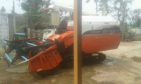 ขายรถเกี่ยวข้าว DC68G พร้อมเทรลเลอร์ลากจูง สภาพสวยพร้อมใช้งาน ราคา280,000 สนใจโทร 090-8588220คุณนะ 093-3258446คุณบิว เว็บไซต์ส่วนตัว www.narong2truck.com www.truck.in.th/498 ID: narong498 ID: 09332584461 เพจ Facebook ณรงค์ ซื้อขายรถมือสอง กลุ่ม Facebook ณ