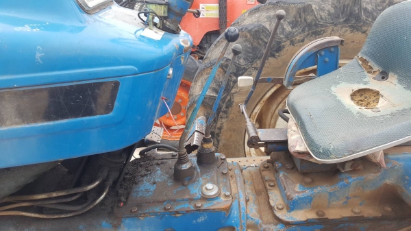 ขาย รถไถ FORD 6600 T3 สภาพตามรูปที่ลงประกาศ ไม่มีอุปกรณ์ เอกสารเล่มทะเบียนครบ ขาย รถไถ FORD 6600 T3 สภาพตามรูปที่ลงประกาศ ไม่มีอุปกรณ์ เอกสารเล่มทะเบียนครบ