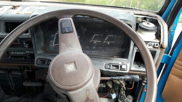 หัวเก๋ง ISUZU พร้อมกระบะมีหลังคา
