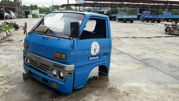 หัวเก๋ง ISUZU พร้อมกระบะมีหลังคา