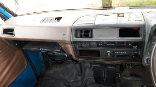 หัวเก๋ง ISUZU พร้อมกระบะมีหลังคา