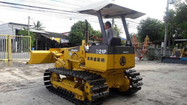 ขายรถเกรด D 21P-7 เก่านอกแท้สภาพเดิมไม่เคยใช้งานในไทยมีเอกสารอินวอยไฟฟ้าครบสภาพเต็มทุกอย่างพร้อมใช้งานร้านละอองดาวแทรคเตอร์นครชัยศรี