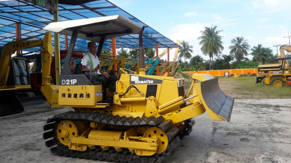 ขายรถเกรด D 21P-7 เก่านอกแท้สภาพเดิมไม่เคยใช้งานในไทยมีเอกสารอินวอยไฟฟ้าครบสภาพเต็มทุกอย่างพร้อมใช้งานร้านละอองดาวแทรคเตอร์นครชัยศรี