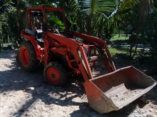 ขายรถไถ คูโบต้า 2808 มีโพงตักข้างหน้า รถบ้านใช้งานน้อย 233ชั่วโมง อุปกรณ์3ชิ้น มีเล่มทะเบียน ราคาต่อรองได้ สนใจติดต่อสอบถาม 0872976734