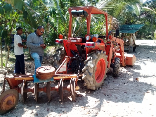 ขายรถไถ คูโบต้า 2808 มีโพงตักข้างหน้า รถบ้านใช้งานน้อย 233ชั่วโมง อุปกรณ์3ชิ้น มีเล่มทะเบียน ราคาต่อรองได้ สนใจติดต่อสอบถาม 0872976734