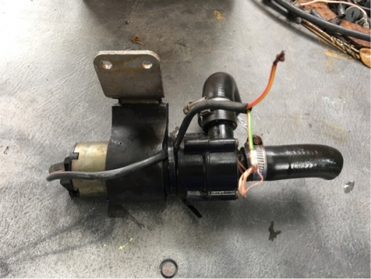 ปั้มน้ำไฟฟ้า Benz 12 V ท่อเข้า-ออก 6 หุน เก่าญี่ปุ่น