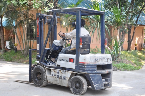 ขายFORKLIFT KOMATSU FG15-15(1.5ตัน) สวยเดิมจากญี่ปุ่น ยังไม่เคยใช้ในไทย 115,000เท่านั้น!!