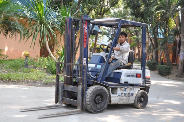 ขายFORKLIFT KOMATSU FG15-15(1.5ตัน) สวยเดิมจากญี่ปุ่น ยังไม่เคยใช้ในไทย 115,000เท่านั้น!!