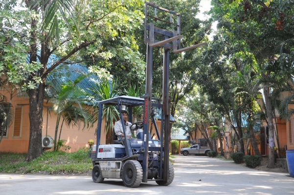 ขายFORKLIFT KOMATSU FG15-15(1.5ตัน) สวยเดิมจากญี่ปุ่น ยังไม่เคยใช้ในไทย 115,000เท่านั้น!!