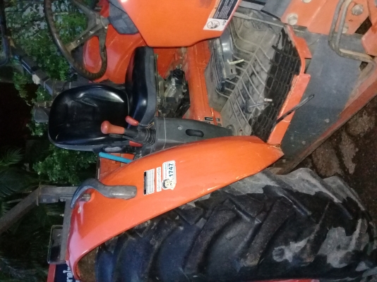KUBOTA M7040 3181ชั่วโมง รถสวย พร้อมใช้งาน ยางหน้าใหม่ อุปกรณ์2ชิ้น เล่มพร้อม ราคาต่อรองได้ สอบถาม0872976734